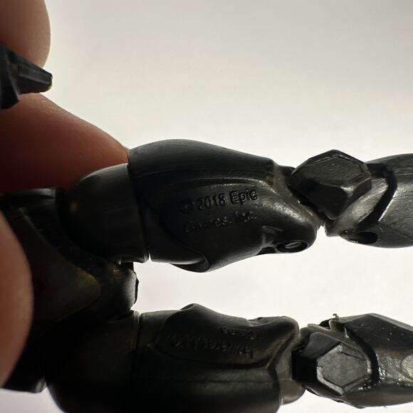 2018 Jazwares Fortnite Early Game Survival Kit 4" Action Figure Omega - Picture 6 of 8